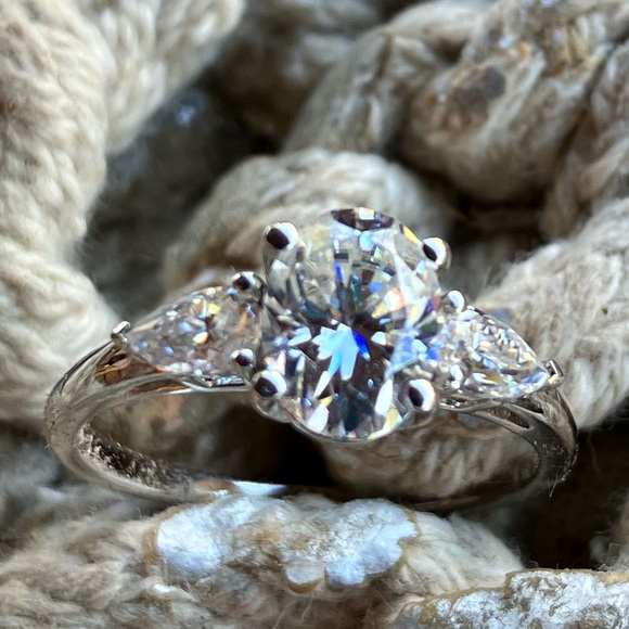 QVC Moissanite 1.45ct 3 stone silver ring size 7 - Picture 2 of 12